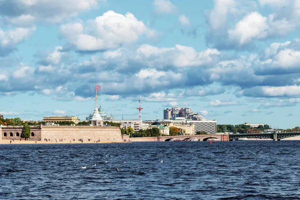 Río Neva en San Petersburgo. Rusia — Foto de Stock