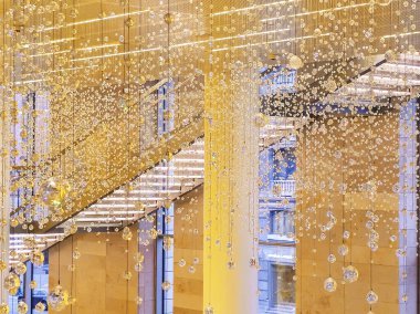 Light on the ceiling interior decoration. There are many decorative pendant lights in the interior. Many light bulb. Decorations pendant lanterns.