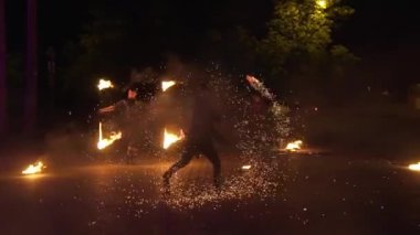 Krasnodar, Rusya - 2 Haziran 2018: yavaş hareket fireshow havai fişek ile