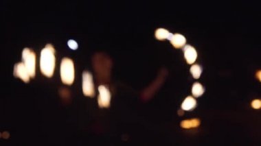 Krasnodar, Rusya - 2 Haziran 2018: fireshow, ağır çekimde kız dans