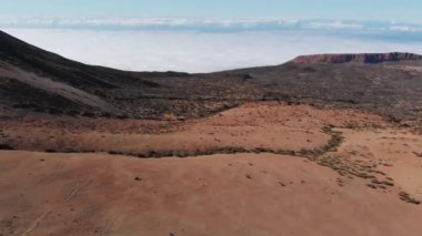 Teide yanardağının üssünün havadan görünümü, Tenerife, Kanarya Adaları, İspanya