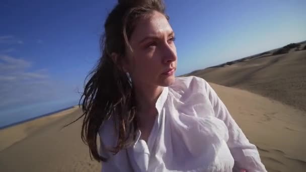 Beautiful young woman enjoys clean air and warm weather. The concept of environmental protection and eco activism. — Stock Video