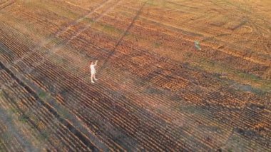 Uçurtmanın tadını çıkar ve doğada dinlen. İHA 'dan ateşlenmiş.