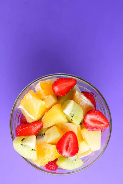 Ensalada Frutas Piña Kiwi Naranja Fresa Fruta Rodajas Multicolores Plato — Foto de Stock