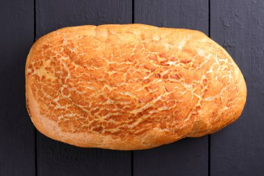 Beyaz ekmek karanlık panoları, yukarıdan, taze pasta retro tarzı, etiket, Fransız mutfağı, kopya alanı için boş kepekli ekmek--dan odun yanan bir soba