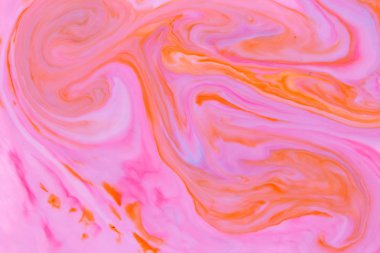 Turuncu pembe arka plan, pembe su damlacıkları, renkli desen, süt renklerde gıda, su, tasarımcı için boş renkli doku