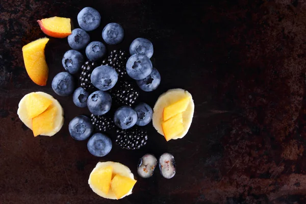 Different Fruits Berries Dark Background Fresh Berries Pieces Banana Peach — Stock Photo, Image