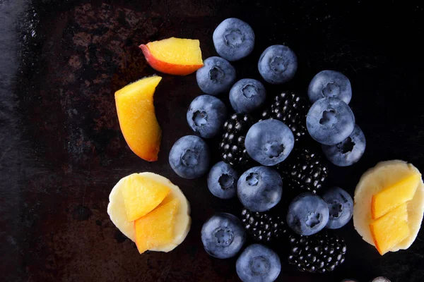 Different Fruits Berries Dark Background Fresh Berries Pieces Banana Peach — Stock Photo, Image