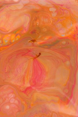 Sanat sıvı. Çok renkli arka plan üzerinde sıvı. Turuncu spot renkleri. Bulanık Model Tasarımcısı. Holografik doku. Çağdaş sanat