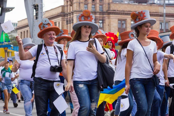 Karnaval Alayı Dnipro Seviyorum Karnaval Kostümleri Insanlar Ulusal Giysiler Festivali — Stok fotoğraf