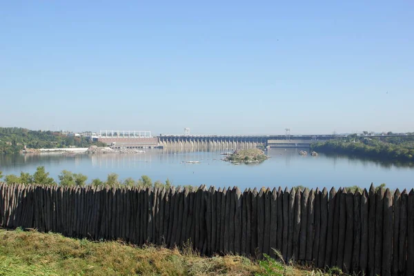 Dneproges 在乌克兰第聂伯河河的水力发电发电站 在水上发电 — 图库照片