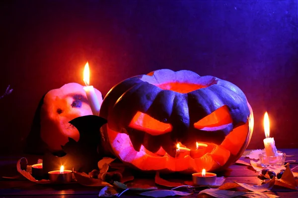 Halloween Świecące Dyni Ciemny Niebieski Jasny Bat Halloween Pumpkin Głowy — Zdjęcie stockowe
