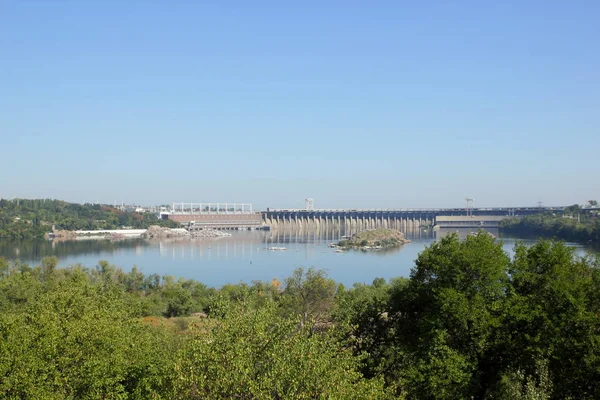 Dneproges. Ukrayna Dinyeper Nehri'ndeki hidroelektrik santrali. Elektrik su oluşturulması