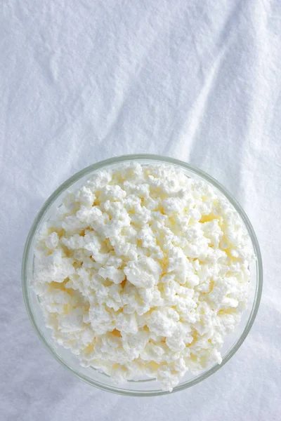 Fiocchi Latte Cottage Sfondo Bianco Formaggio Morbido Vetreria Tovagliolo Bianco — Foto Stock