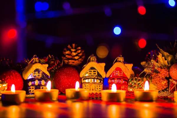 Neşeli Noel Oyuncak Mum Işığı Noel Süslemeleri Üzerinde Arka Plan — Stok fotoğraf