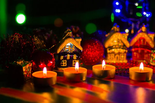 Neşeli Noel Oyuncak Mum Işığı Noel Süslemeleri Üzerinde Arka Plan — Stok fotoğraf