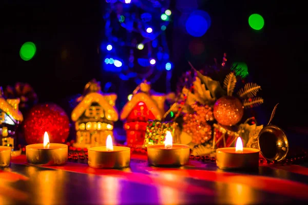 Neşeli Noel Oyuncak Mum Işığı Noel Süslemeleri Üzerinde Arka Plan — Stok fotoğraf