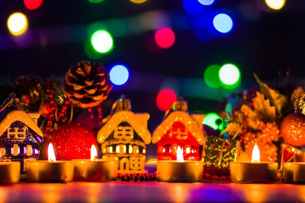 Wesołych Świąt Cristmas Zabawka Domy Świec Ozdoby Świąteczne Tle Rozmazany — Zdjęcie stockowe