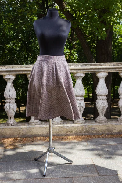 Plaid Skirt Mannequin Skirt Straight Cut Background Green Trees Women — Stock Photo, Image