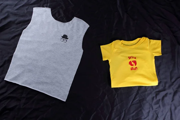 Couture Shirts Pour Enfants Avec Dessin Fait Main Tissu Gris — Photo