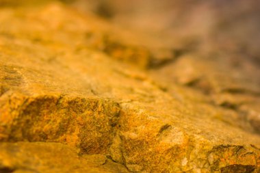 Turuncu tonlama olarak Granit kayalar. Granit kapatın. Sarı renk ile Taş dokusu. Sıcak renkler doğal malzemeden arka plan