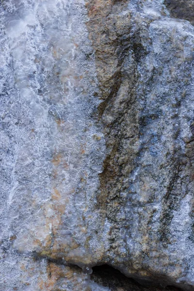 Eiszapfen Auf Granitfelsen Gefrorenes Wasser Auf Steinen Klares Wasser Winter — Stockfoto