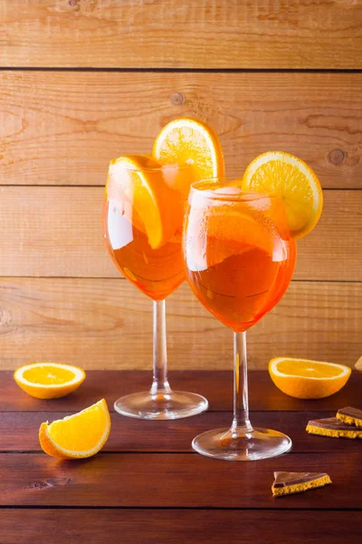 Cocktail Aperol Spritz Sur Des Planches Bois Deux Verres Avec — Photo