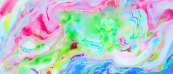 流体芸術 液体上の多色の抽象的な背景 ポップアートのスタイルでカラーパターン 多色の流体汚れ ワイド スクリーン — ストック写真