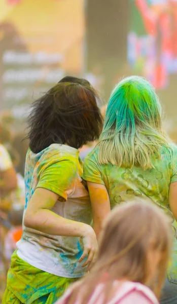 Fest Der Farben Menschen Mit Farbigem Puder Bedeckt Farbholi Fest — Stockfoto