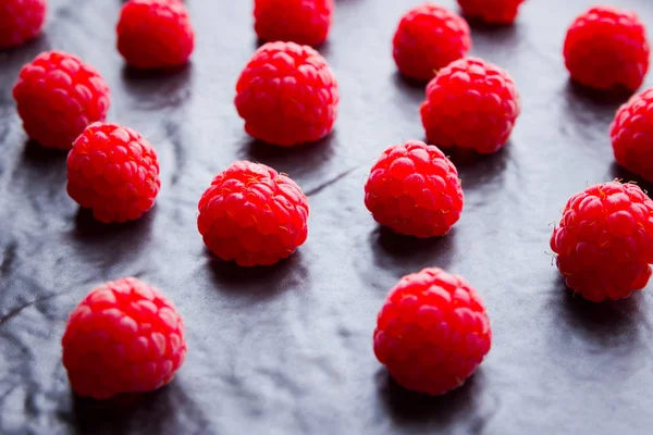 Raspberries Dark Background Red Raspberry Black Plate Red Berries Wooden — Stock Photo, Image