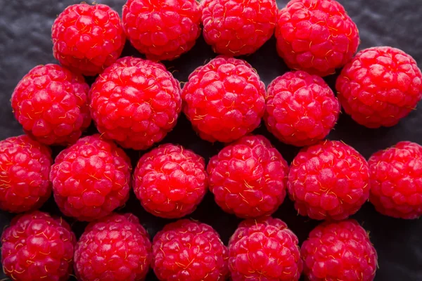 Raspberries Dark Background Red Raspberry Black Plate Red Berries Wooden — Stock Photo, Image