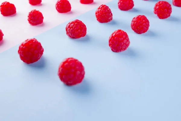 Pattern Raspberries Pink Blue Background Colorful Diet Healthy Food Concept — Stock Photo, Image