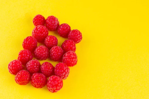 Pattern Raspberries Yellow Background Colorful Diet Healthy Food Concept Background — Stock Photo, Image