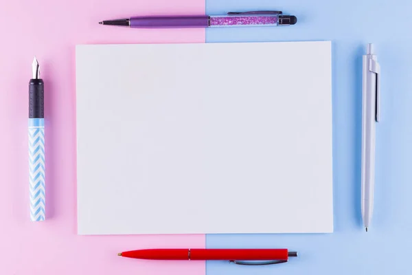 Vuelta Concepto Arte Pop Escolar Papelería Escolar Sobre Fondo Azul —  Fotos de Stock