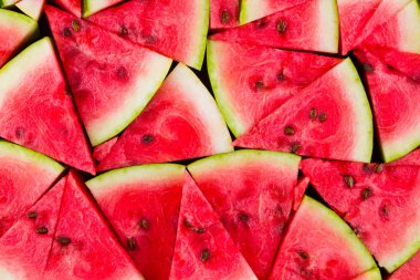 Karpuz deseni. Dilimlenmiş karpuz üst görünümü. Tohumlu olgun karpuz. Yaz yaratıcı kavramı