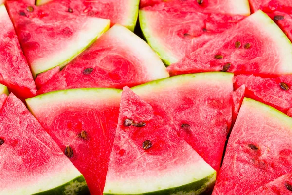 Karpuz deseni. Dilimlenmiş karpuz üst görünümü. Tohumlu olgun karpuz. Yaz yaratıcı kavramı