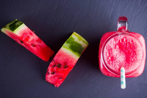 Watermeloen Drankje Mason Jar Met Plakjes Watermeloen Watermeloen Smoothies Donkere — Stockfoto