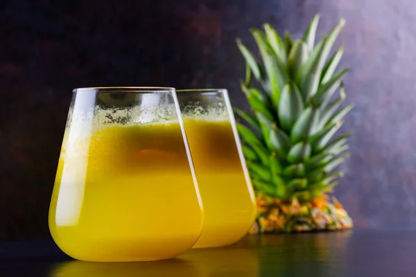 Pineapple Cocktail Dark Background Cold Pineapple Cocktail Mint Summer Tropical — Stock Photo, Image