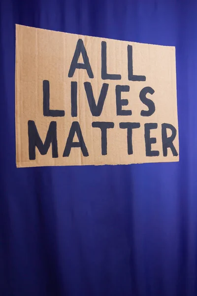 All Lives Matter Auf Blauem Verschwommenem Hintergrund Konzept Gegen Rassismus — Stockfoto
