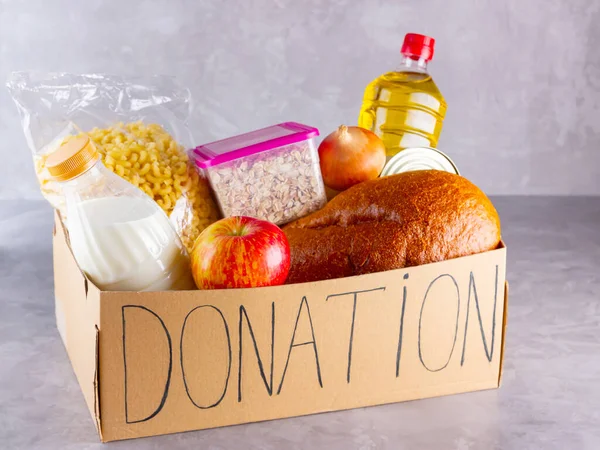 Caja Donaciones Con Comida Caja Cartón Abierta Con Aceite Leche — Foto de Stock