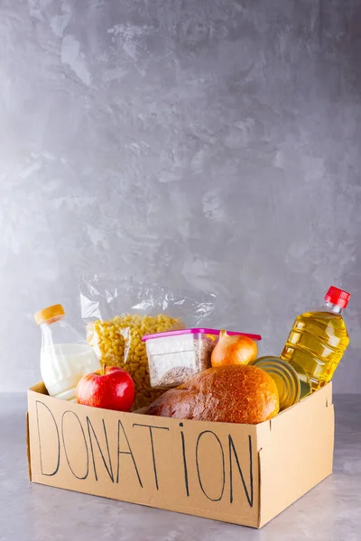 Caja Donaciones Con Comida Caja Cartón Abierta Con Aceite Leche — Foto de Stock