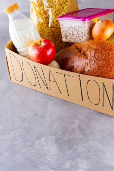 Caja Donaciones Con Comida Caja Cartón Abierta Con Aceite Leche — Foto de Stock