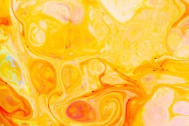 Sıvı Sanat. Soyut bulanık arkaplan rengi. Döndürme sıvısı deseni. Sarı kırmızı rengin mermer etkisi. Renkli arkaplan