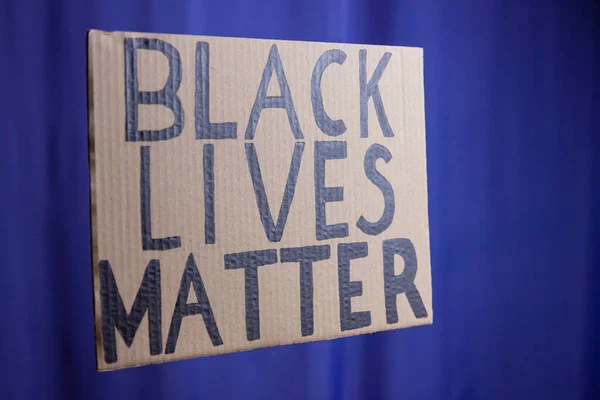 Black Lives Matter Ένα Μπλε Θολή Φόντο Χωρίς Ρατσισμό Πανό — Φωτογραφία Αρχείου