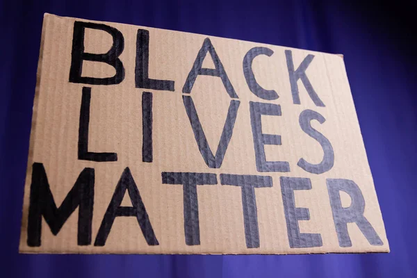 Black Live Matterの青い背景がぼやけている 人種差別の概念はない Black Lives Matter ブラック ライフ マター — ストック写真