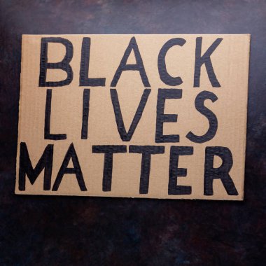 Siyahların hayatları önemlidir. Karanlık arka planda ırkçılık yok. 