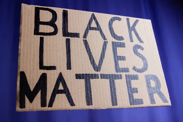 Black Lives Matter Blå Suddig Bakgrund Inget Rasistiskt Koncept Pappbanner — Stockfoto