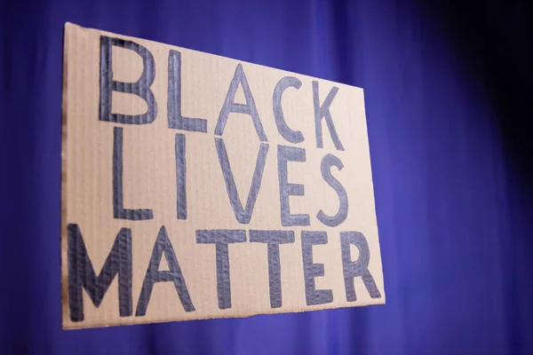 Black Lives Matter Blå Suddig Bakgrund Inget Rasistiskt Koncept Pappbanner — Stockfoto