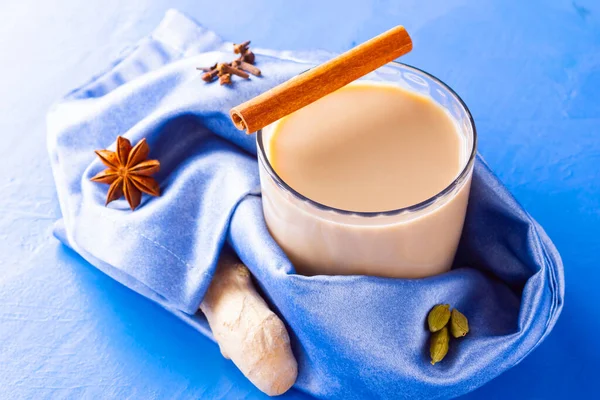 Masala Chai Tee Traditionelles Indisches Getränk Masala Tee Mit Verschiedenen — Stockfoto