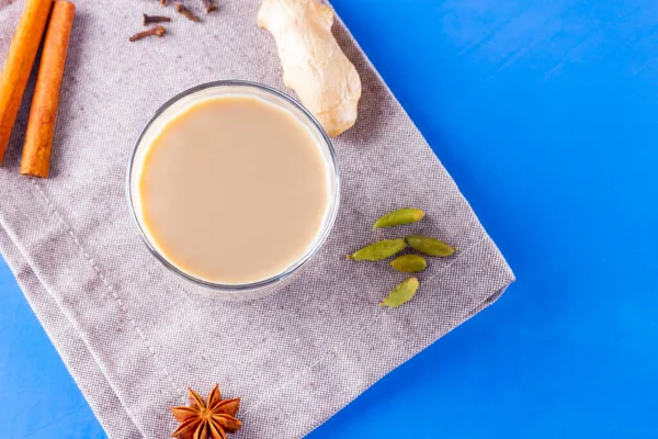 Thé Masala Chai Sur Une Serviette Lin Boisson Indienne Traditionnelle — Photo